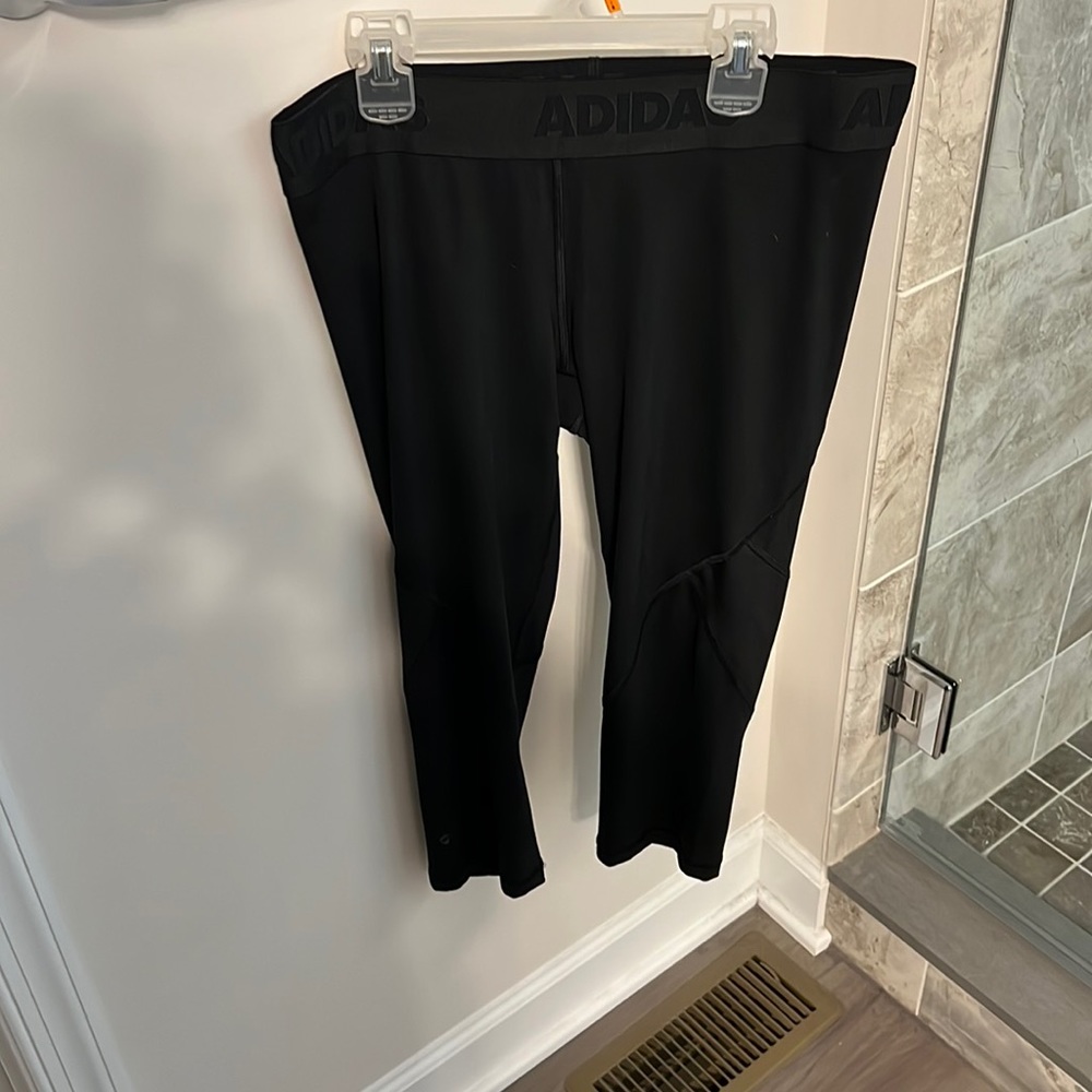 Womens new with tags Adidas Capri leggings size large euc